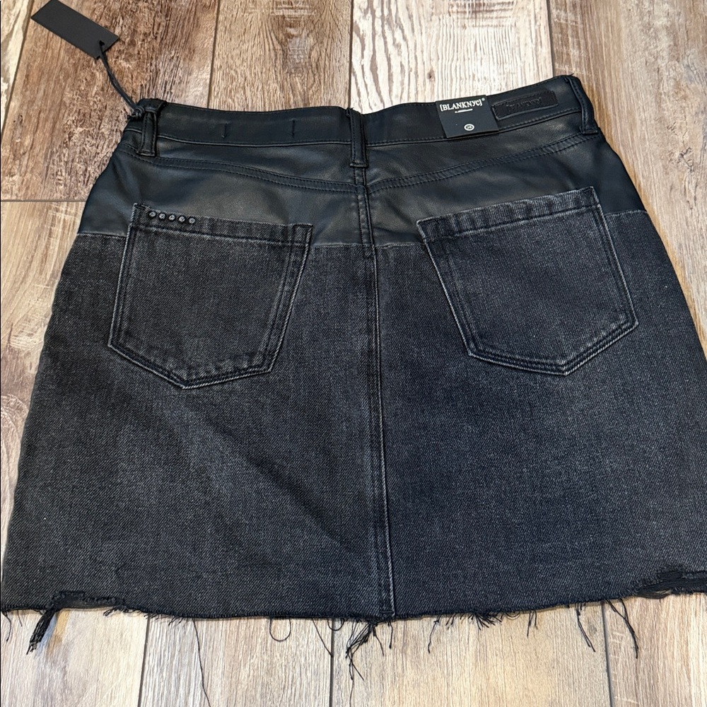 NEW! Blank NYC Black Faux Leather-Trim Mini Skirt Size 28 (6) - Picture 9 of 9